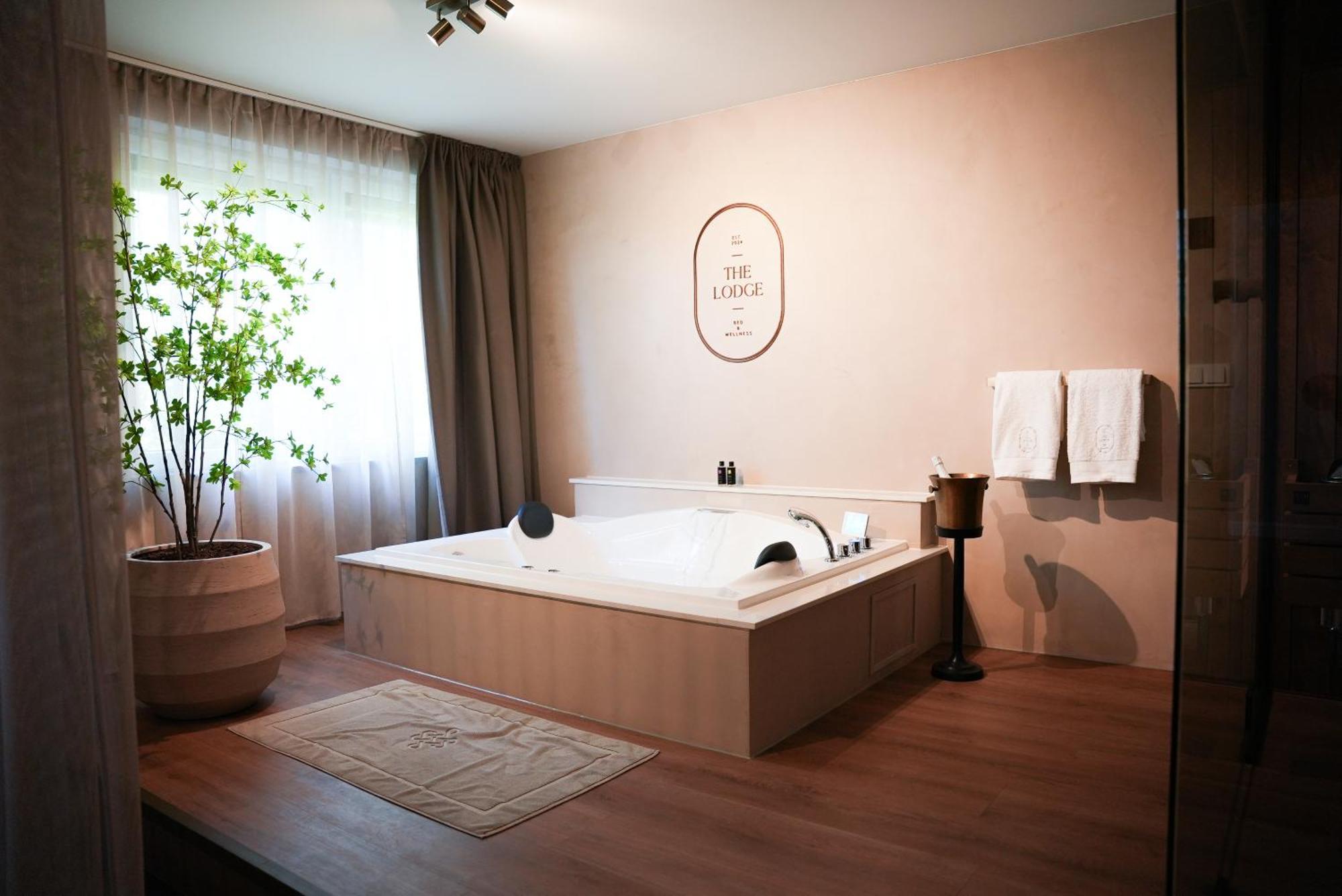 Moergestel The Lodge Bed & Wellness Oisterwijk Sauna, Jacuzzi, Luxury מראה חיצוני תמונה